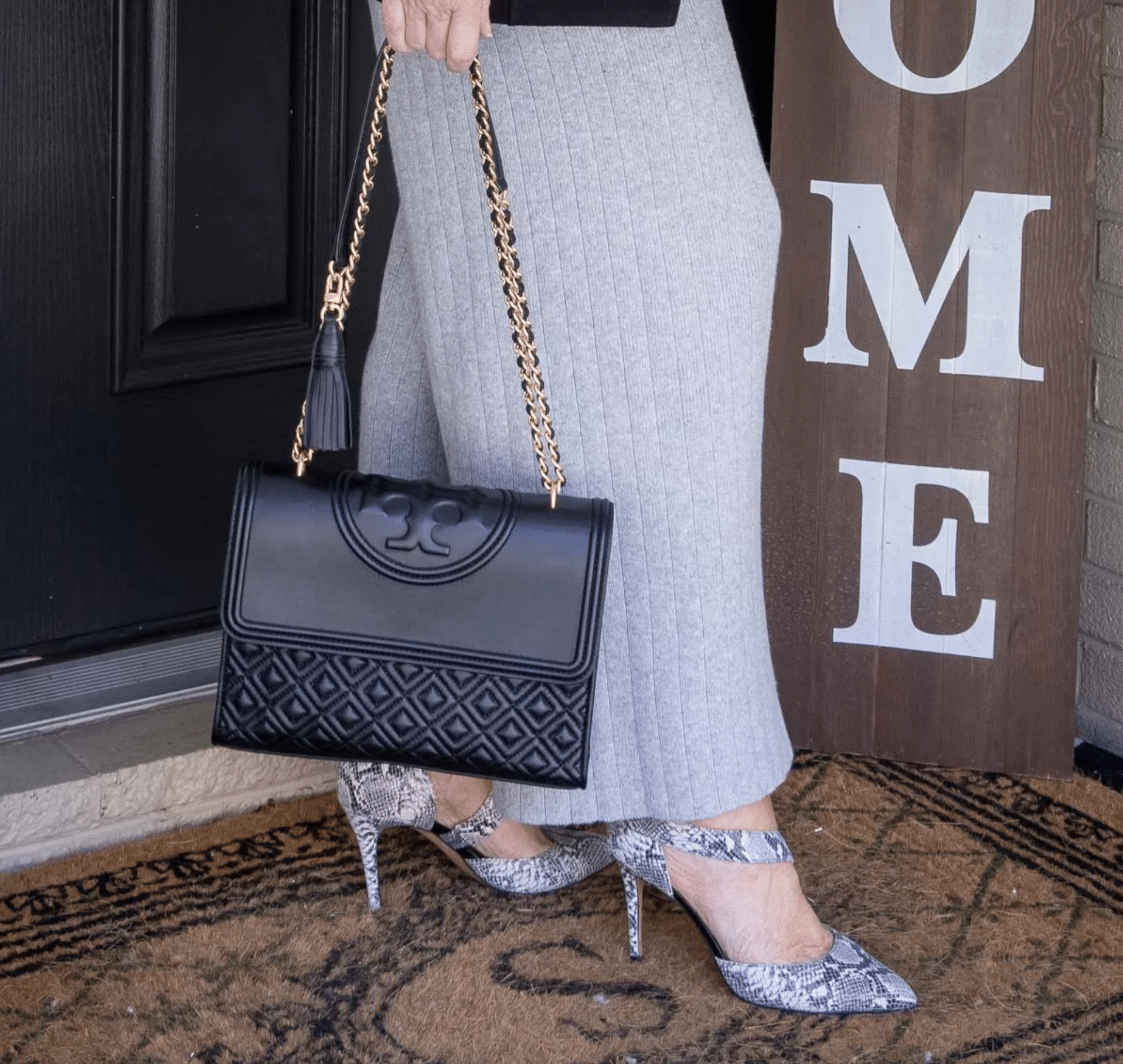 Tania Stephens is carrying an Fleming convertible Tory Burch handbag